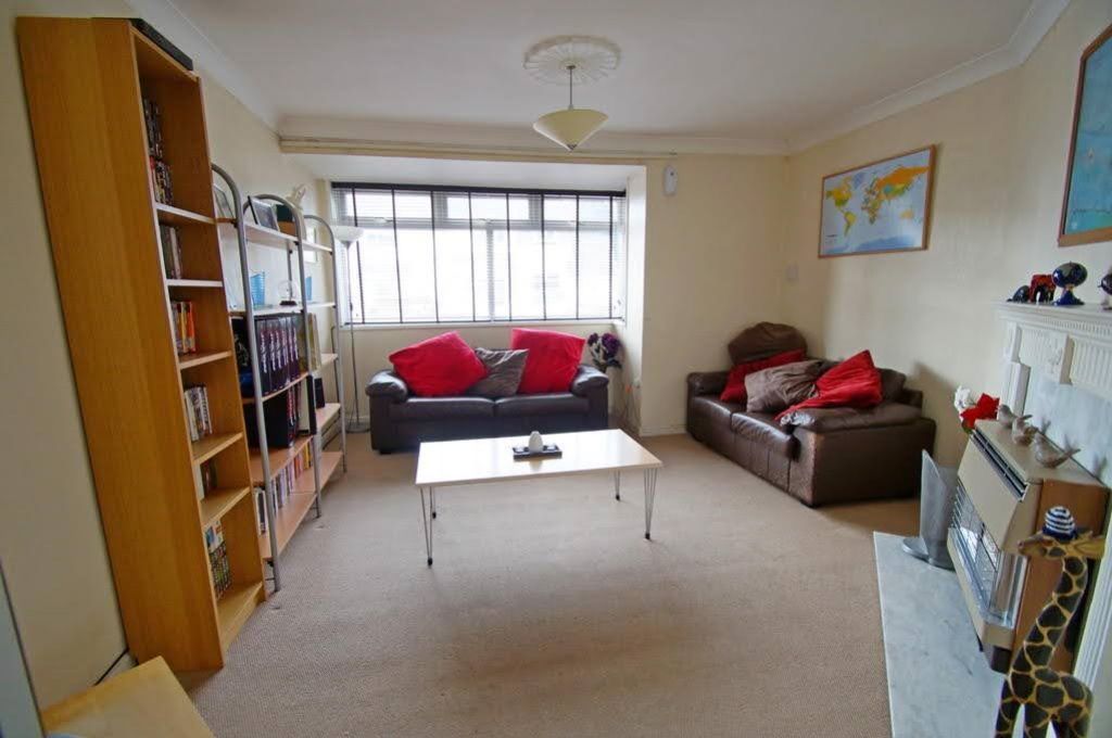 Property photo 2 of 8 Living