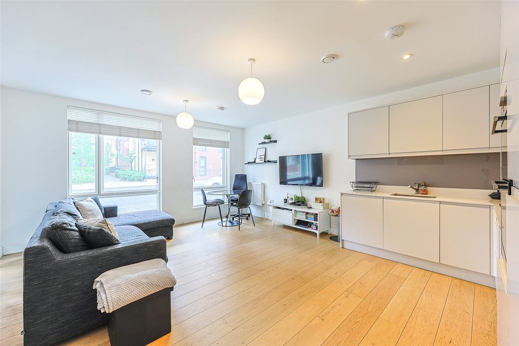 Property photo 3 of 11 Picture No. 02