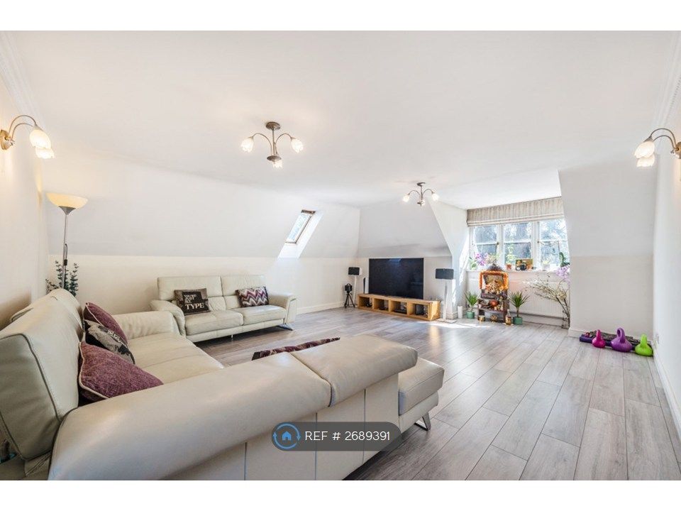 Property photo 1 of 11 Lounge