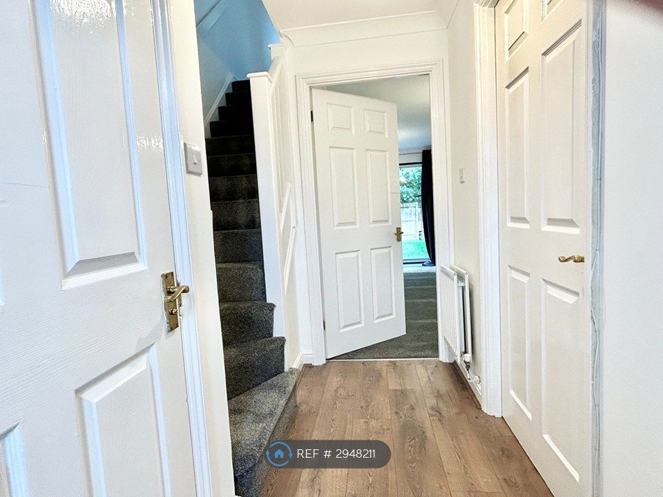 Property photo 1 of 9 Hallway