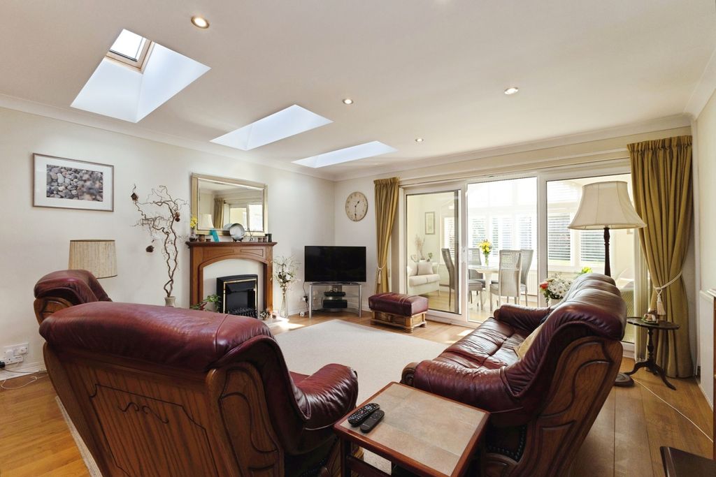 Property photo 3 of 19 Pbox-Img.Jpg