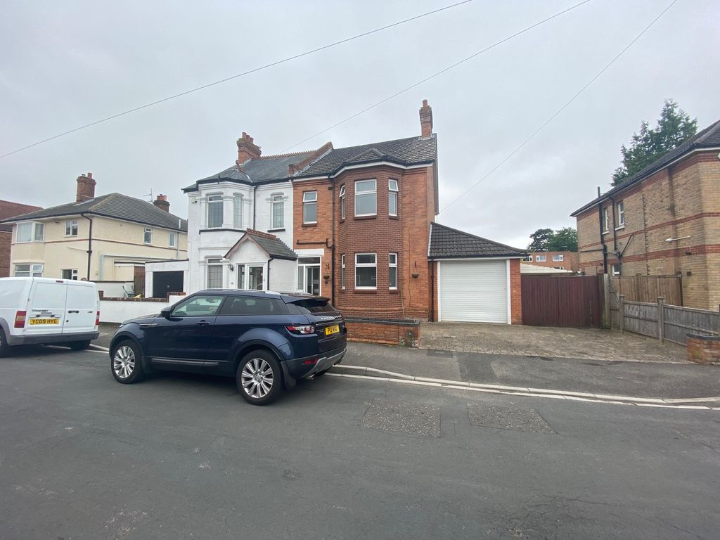Property photo 1 of 16 5 Bed Semi-Detached House To Rent Richmond Wood Road, Bournemouth Bh8 9Dj