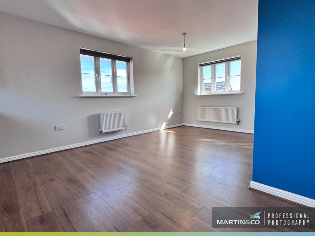 Property photo 3 of 9 115 Argosy Way Living Room