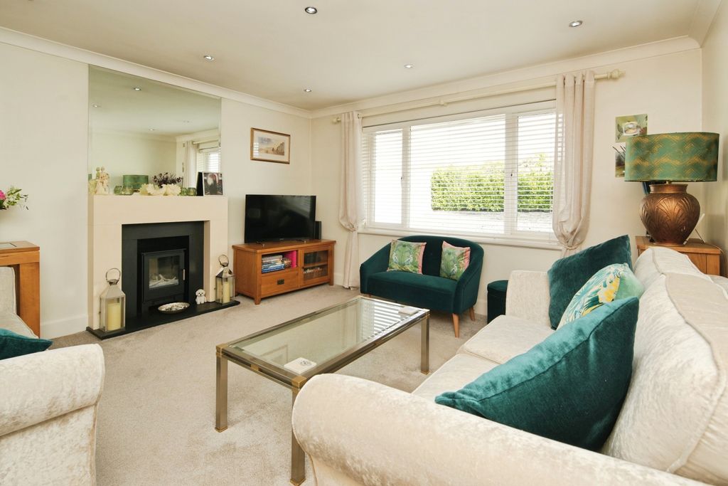 Property photo 3 of 20