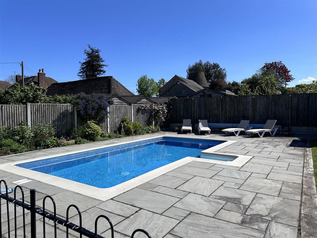 Property photo 3 of 50 Tempimaged9Rrni.Jpg