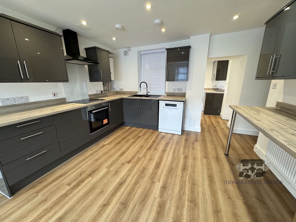 Property photo 3 of 13 Kitchen