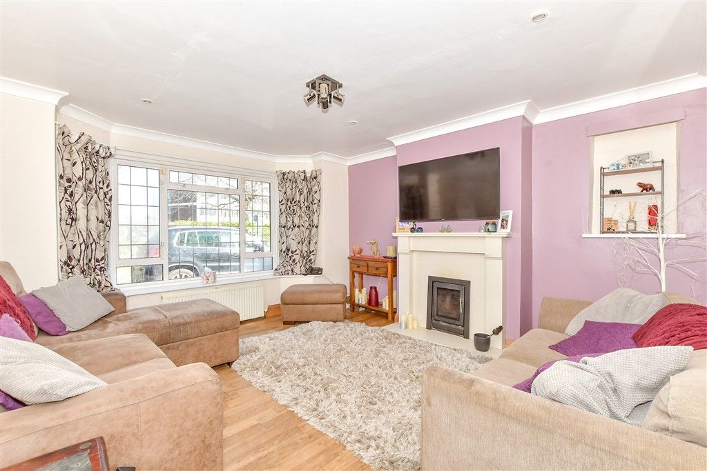 Property photo 3 of 17 Lounge