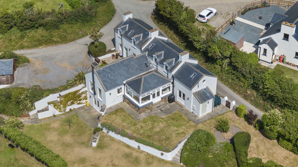 Property photo 2 of 32