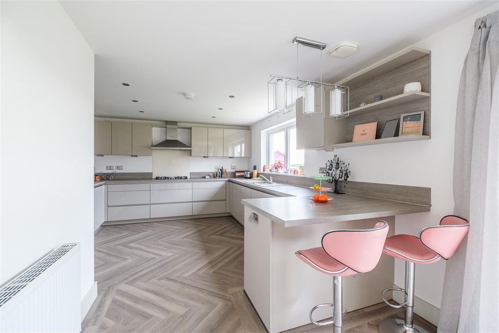 Property photo 3 of 31 Reed Way-19.Jpg