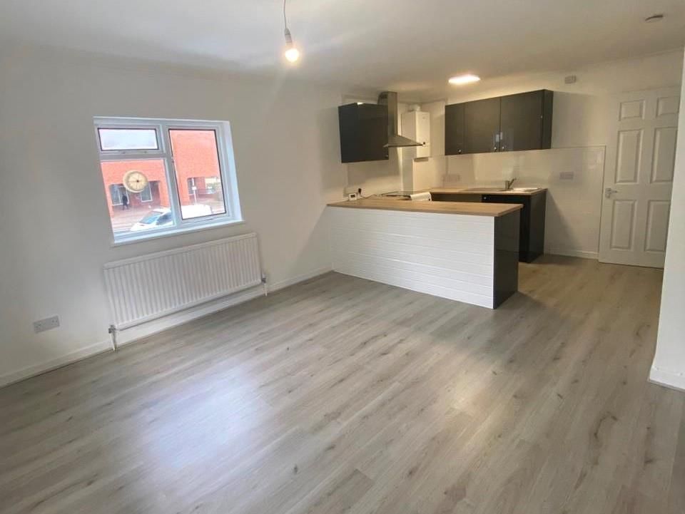 Property photo 1 of 7 South Living .Jpg