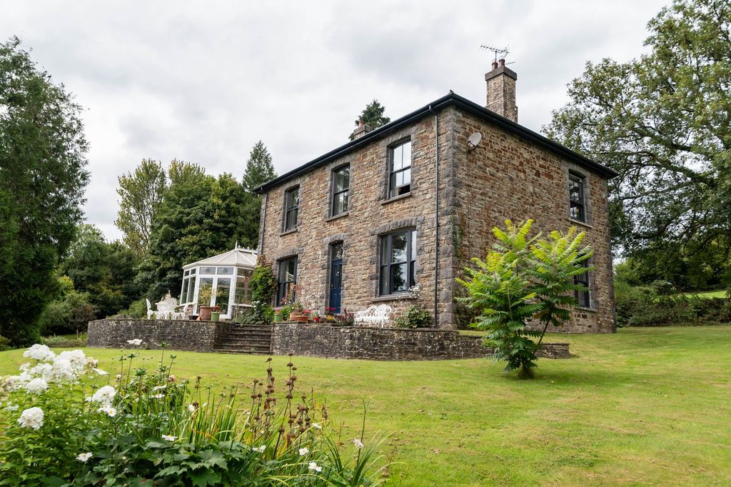Property photo 2 of 52 Oldvic9-1