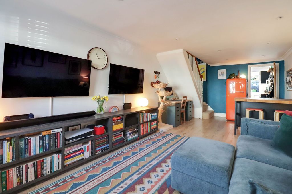 Property photo 2 of 9