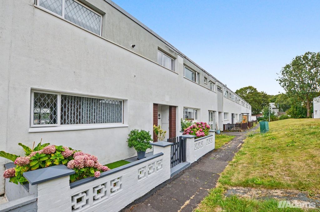 Property photo 1 of 32