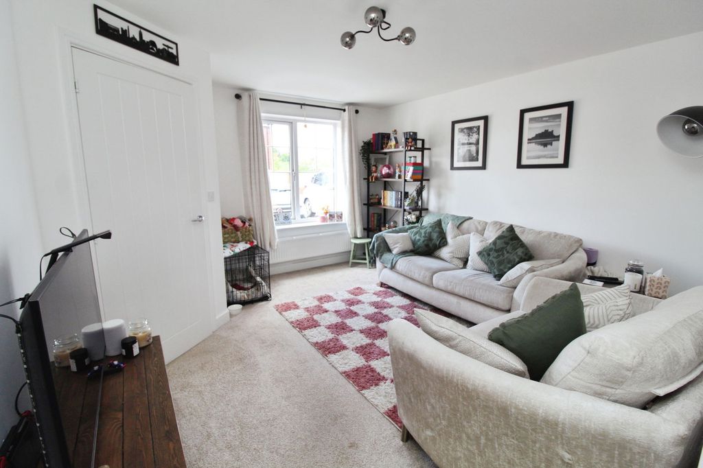 Property photo 2 of 27