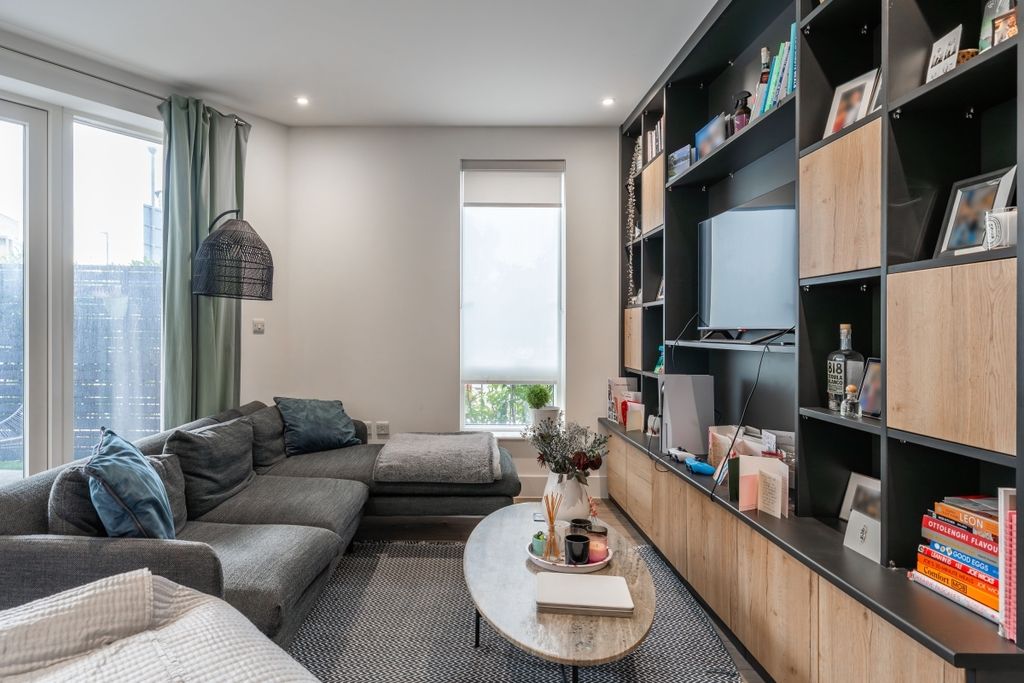 Property photo 1 of 17