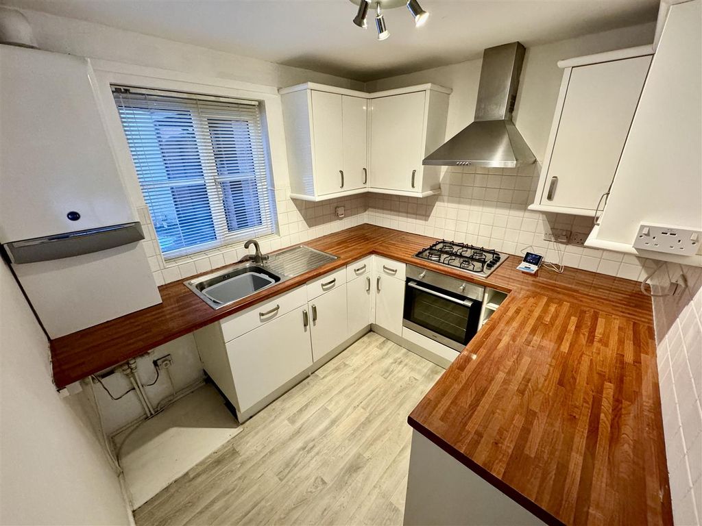 Property photo 1 of 7 Kitchen