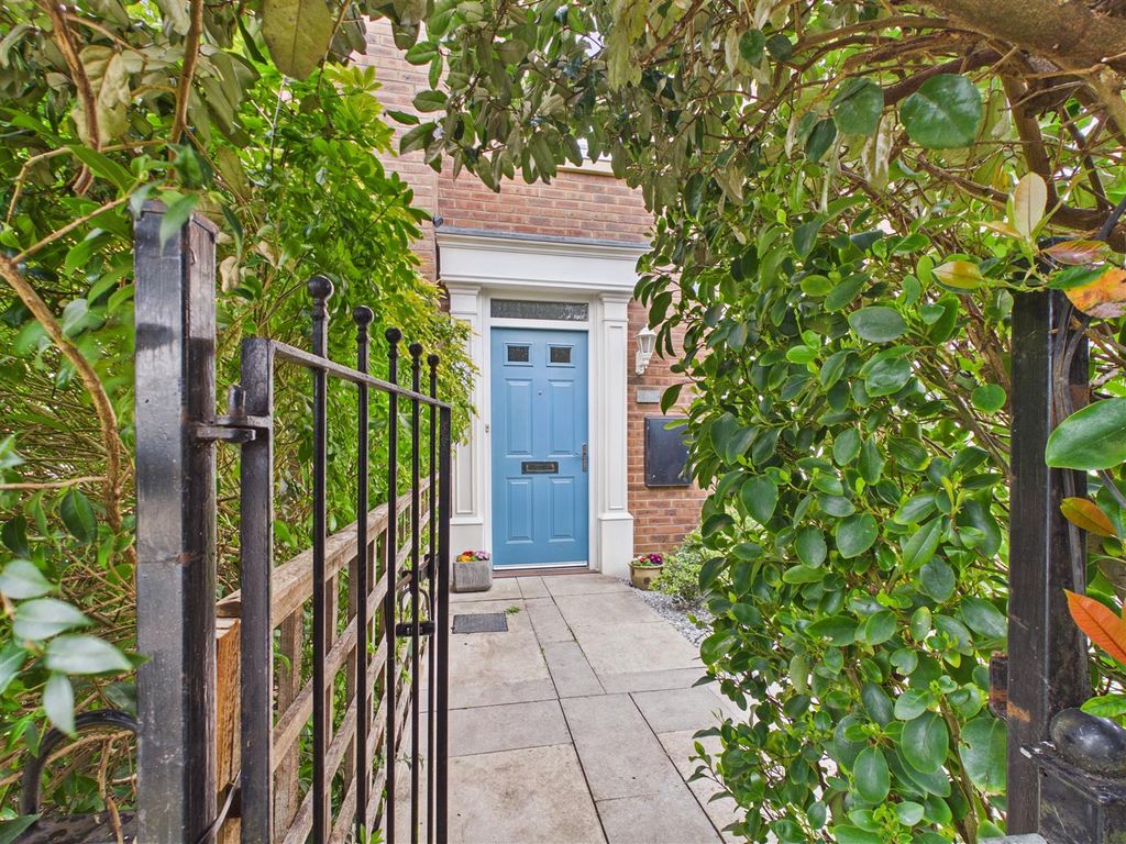 Property photo 2 of 18 Cam03303G0-Pr0341-Still031.Jpg