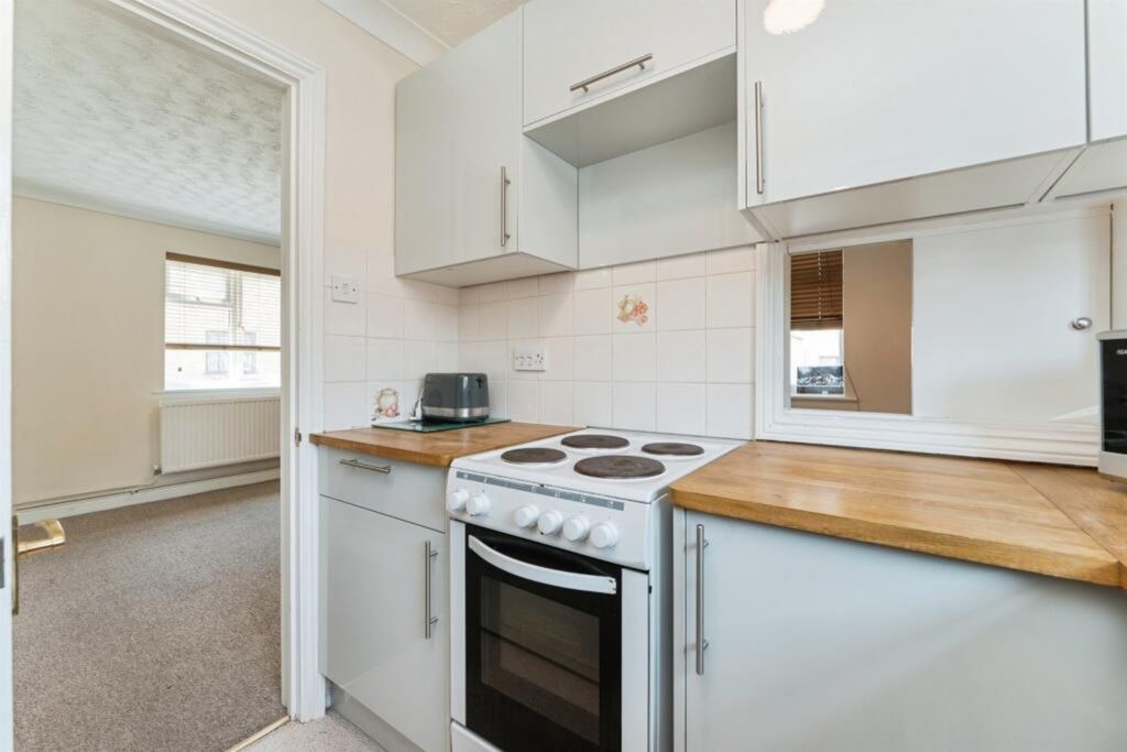 Property photo 3 of 14 Kitchen