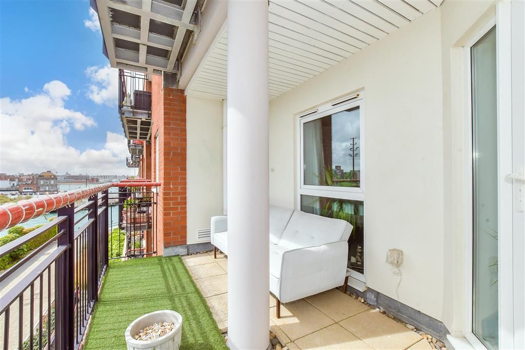 Property photo 2 of 13 Balcony / Terrace