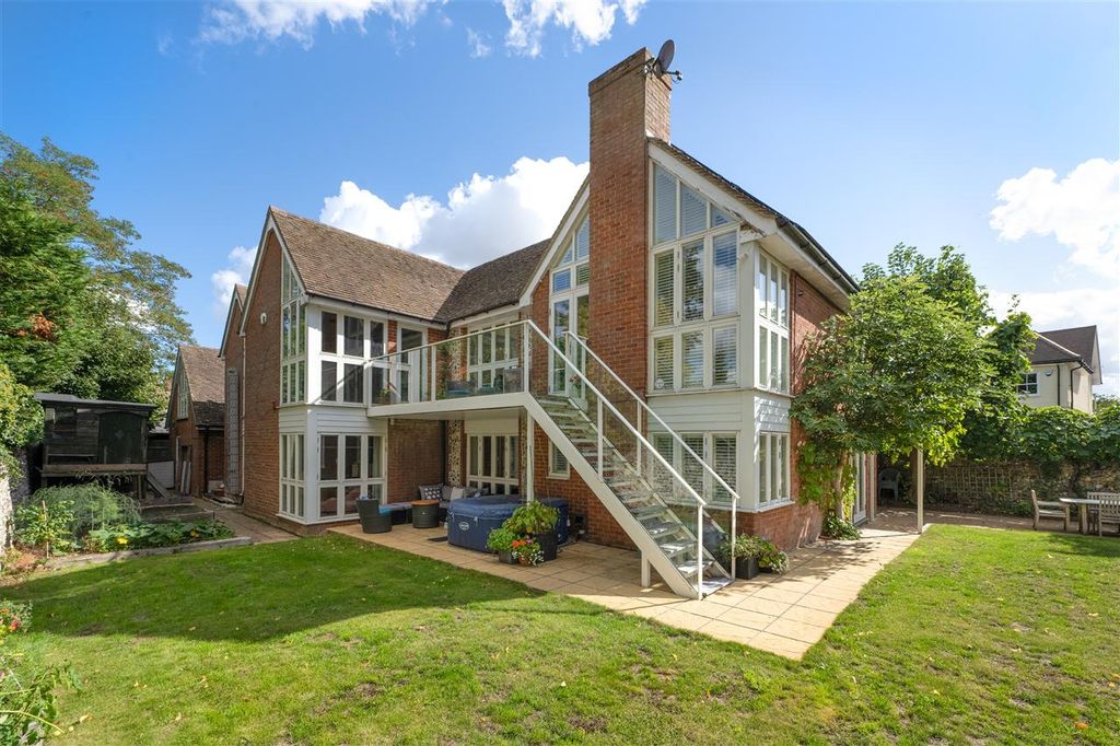 Property photo 2 of 33