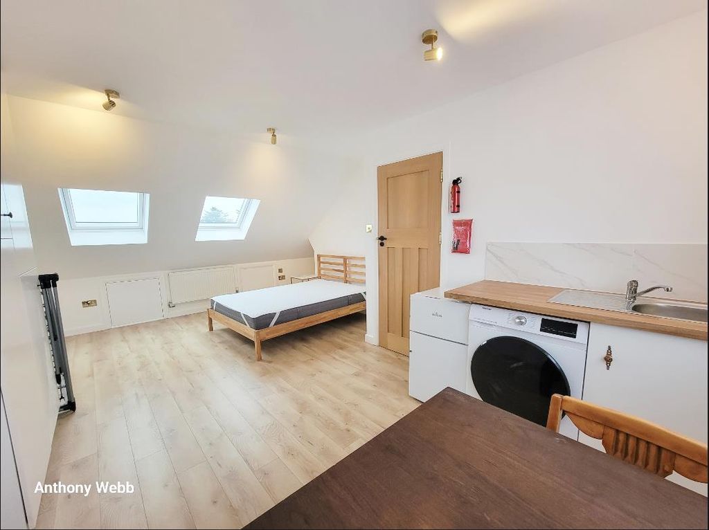 Property photo 1 of 6 Studio