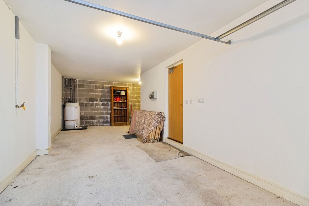 Property photo 3 of 19 Pbox-Img.Jpg