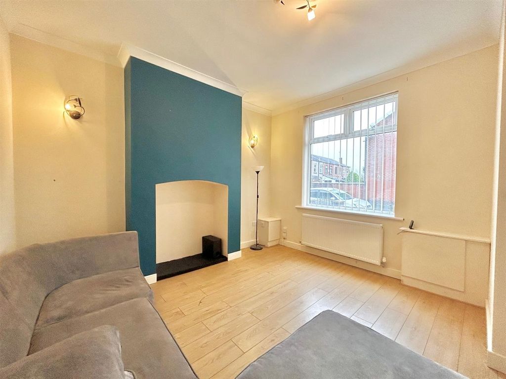 Property photo 2 of 6 Lounge.Jpg