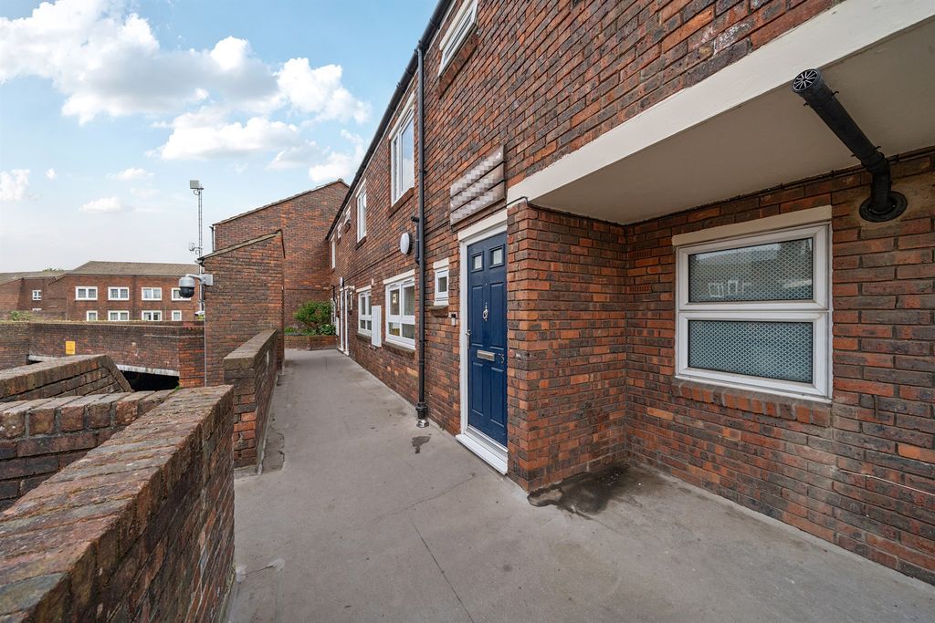 Property photo 1 of 12