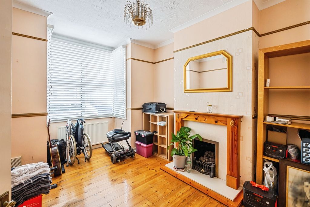 Property photo 2 of 17