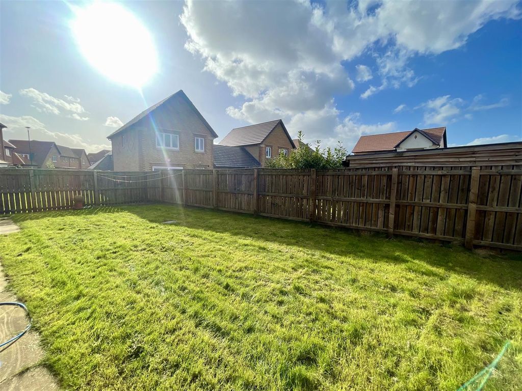 Property photo 3 of 19 Externally