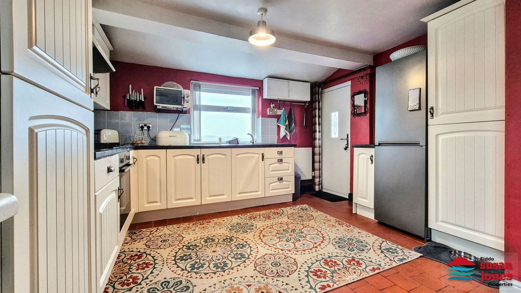 Property photo 2 of 22