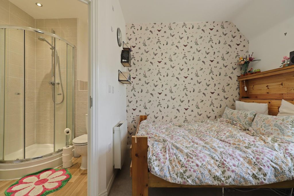 Property photo 3 of 24 Bedroom 1
