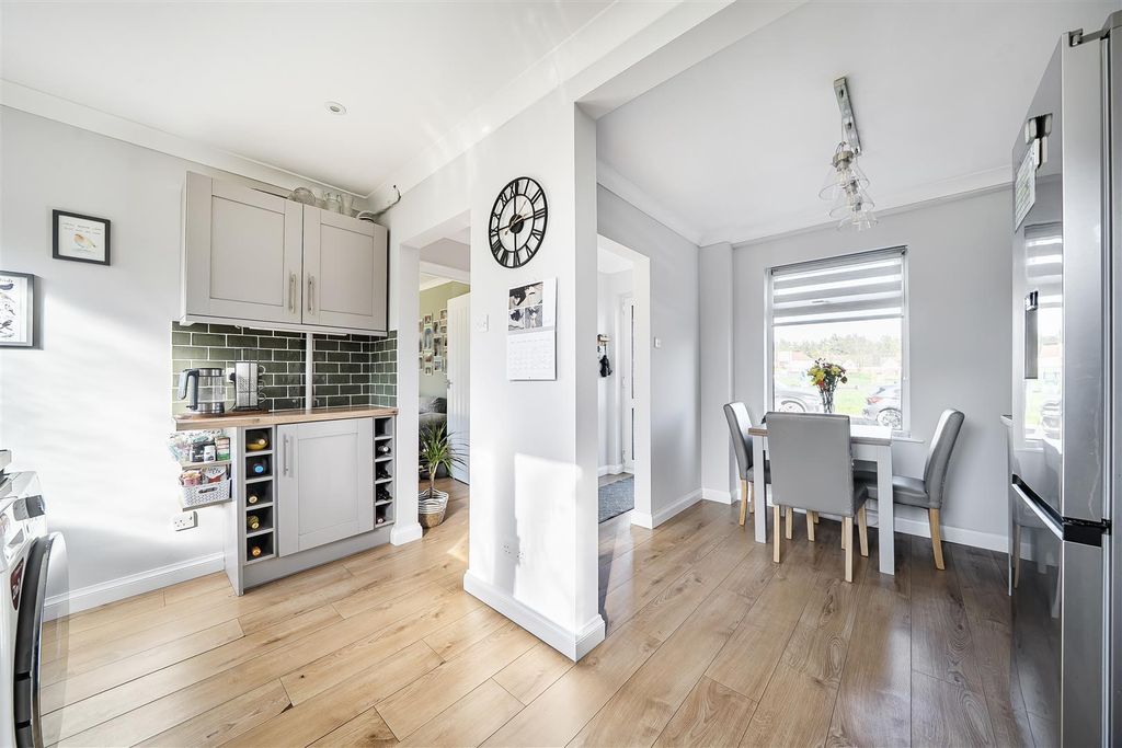 Property photo 2 of 22 1425526-12-69B989c89B369.Jpg