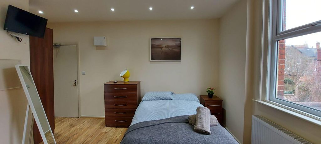 Property photo 3 of 5