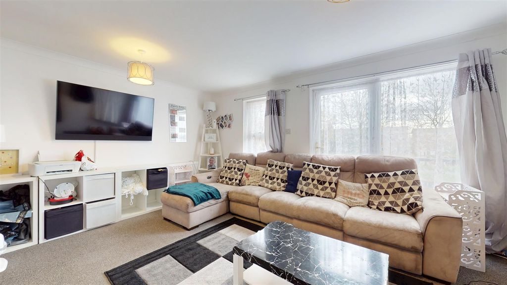 Property photo 2 of 17 11042025_223723.Jpg