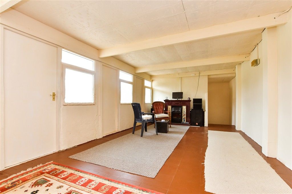 Property photo 3 of 17 Store 3