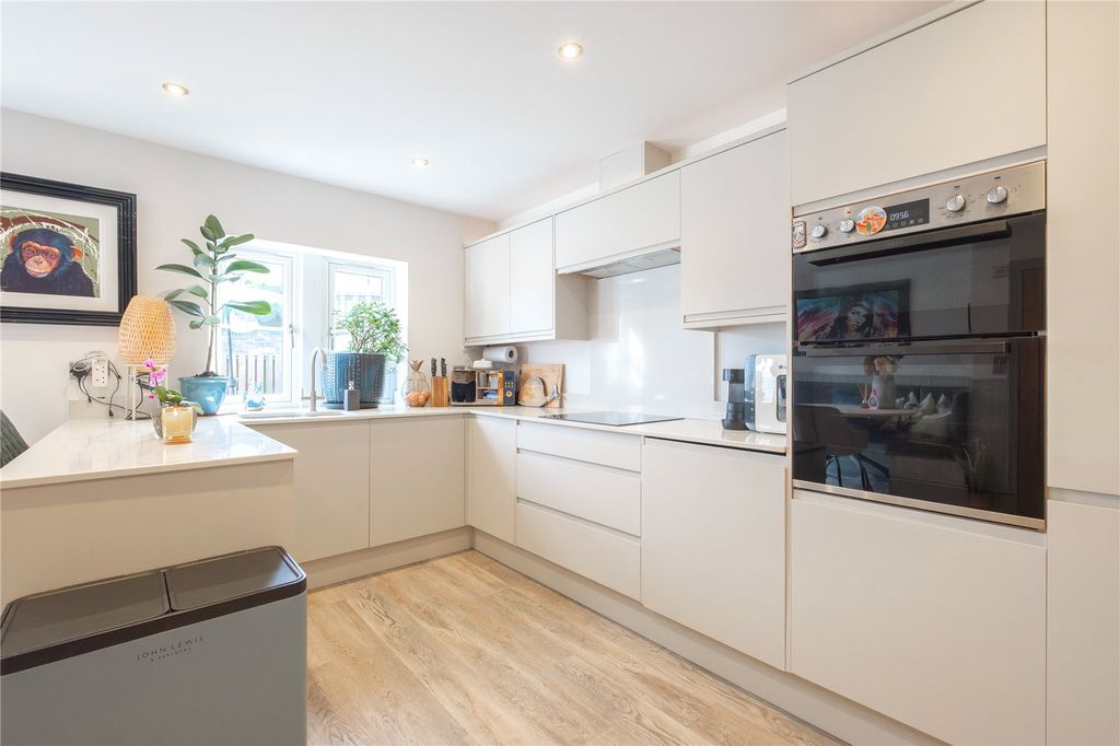 Property photo 3 of 22 Dining Kitchen