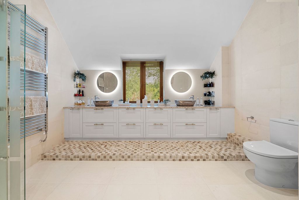 Property photo 3 of 47 Principal Bedroom - Ensuite