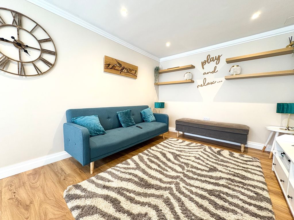 Property photo 2 of 20 Living Room