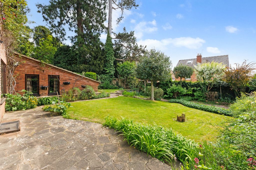 Property photo 3 of 16 Garden