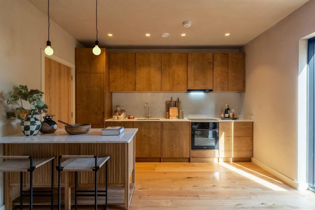 Property photo 2 of 21