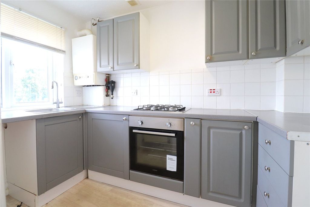 Property photo 3 of 11 Kitchen