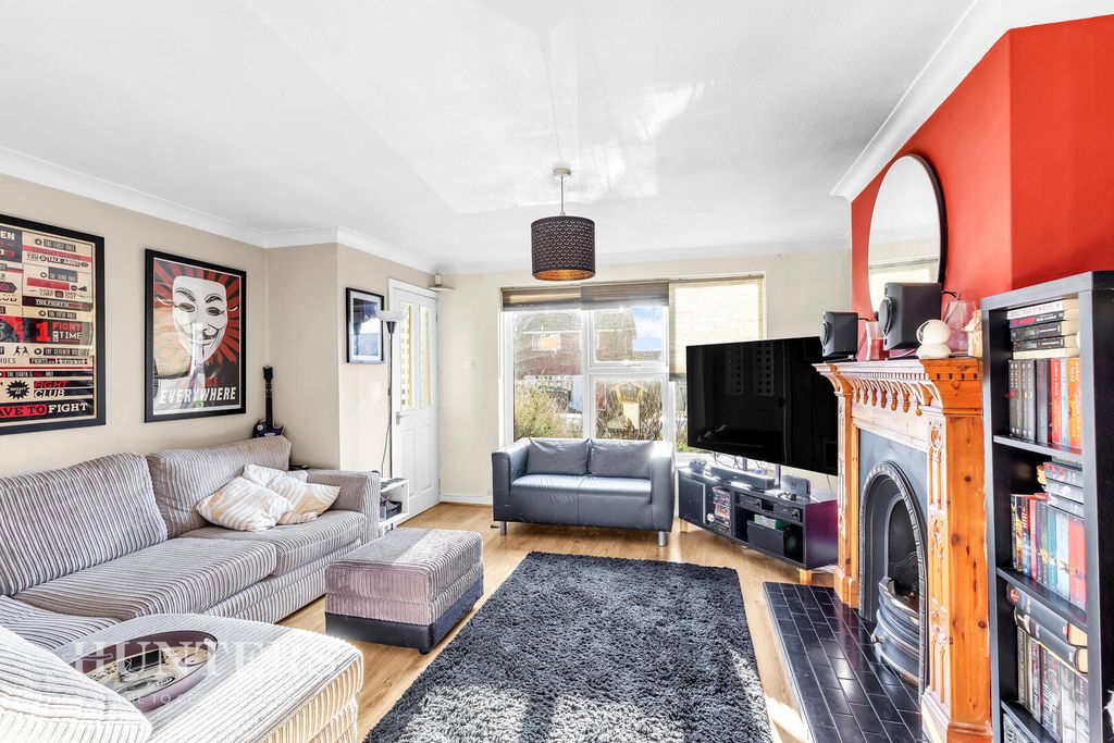 Property photo 3 of 25 Living Room