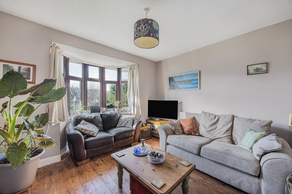 Property photo 2 of 28 Sitting Room