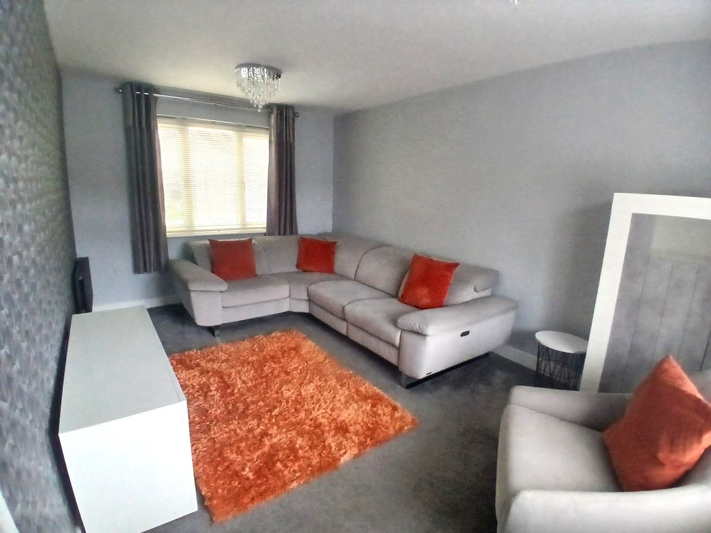 Property photo 2 of 18 Living Room