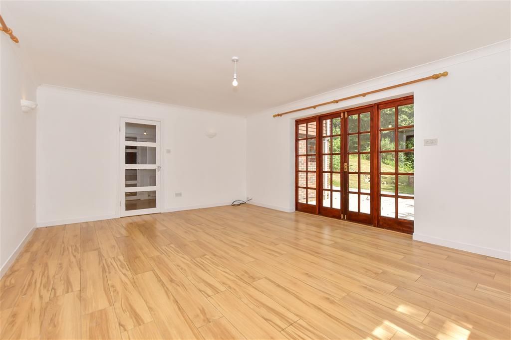Property photo 1 of 17 Lounge