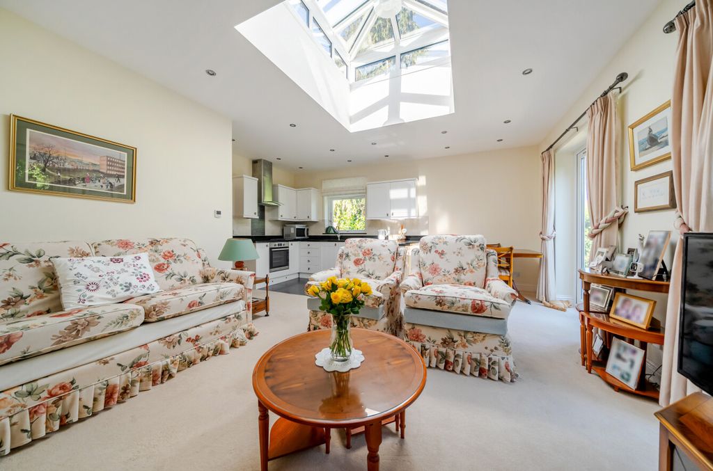 Property photo 3 of 15 1440778-20-69Eb94...