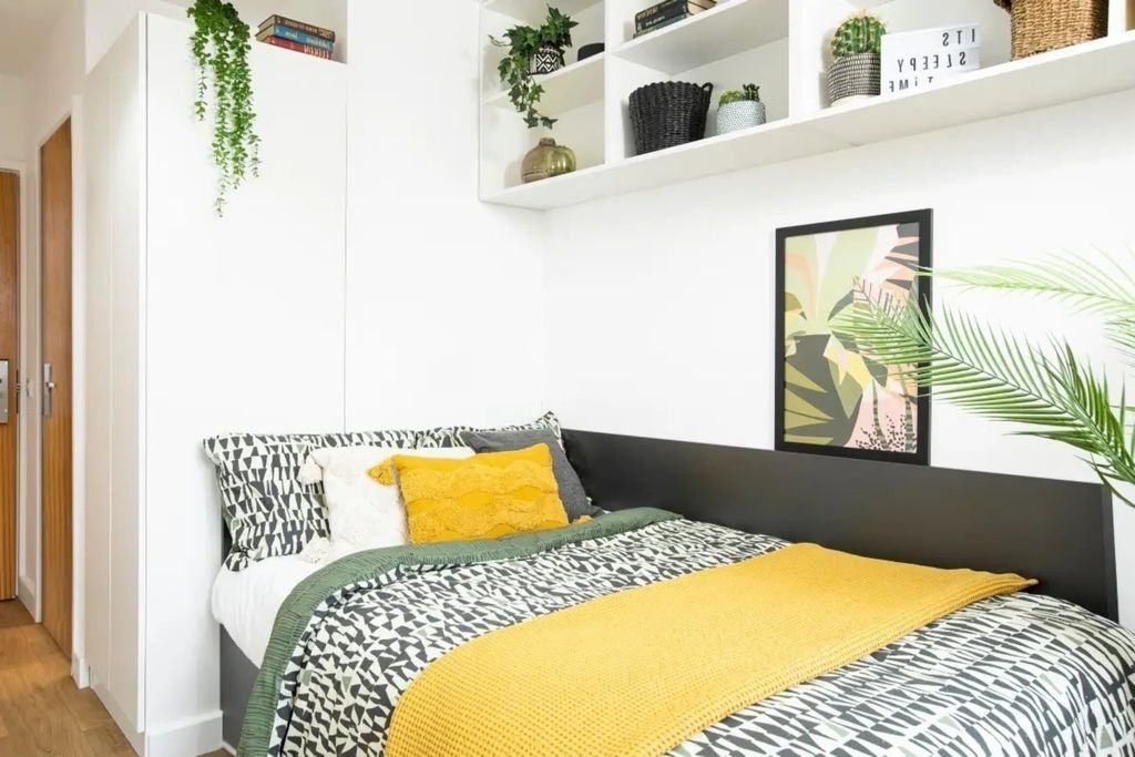 Property photo 1 of 8 Bedroom