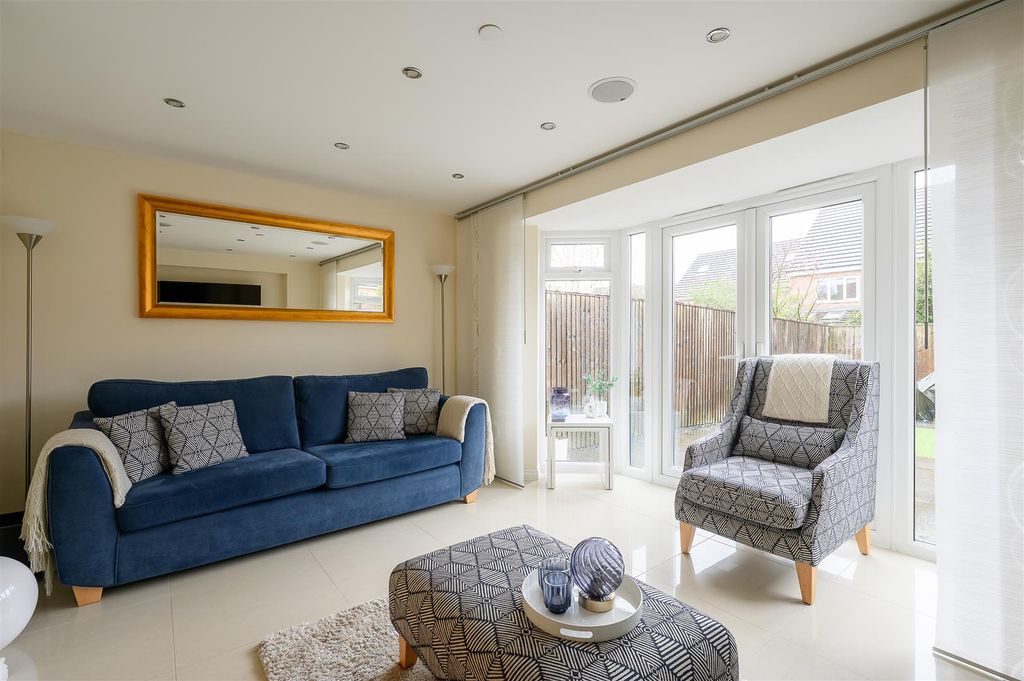 Property photo 2 of 21 Sitting Room