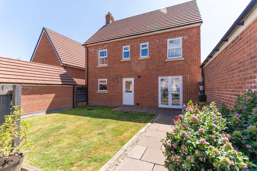 Property photo 2 of 25